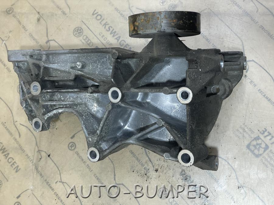 Audi A4 B6 2000- Кронштейн генератора 06D903143D, 06B903143L